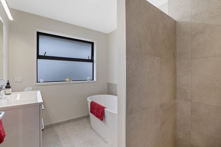 Photo of property in 14a Tukapa Street, Westown, New Plymouth, 4310