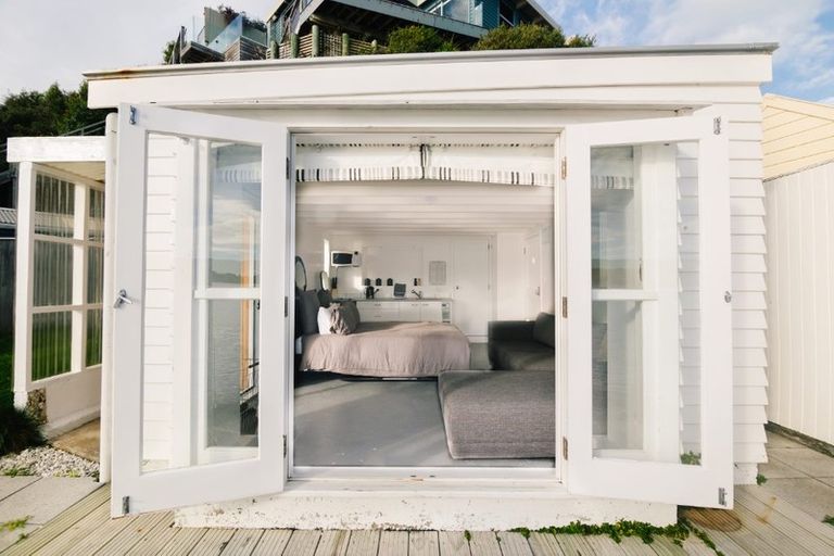 Photo of property in 18c Trevor Terrace, Paremata, Porirua, 5024