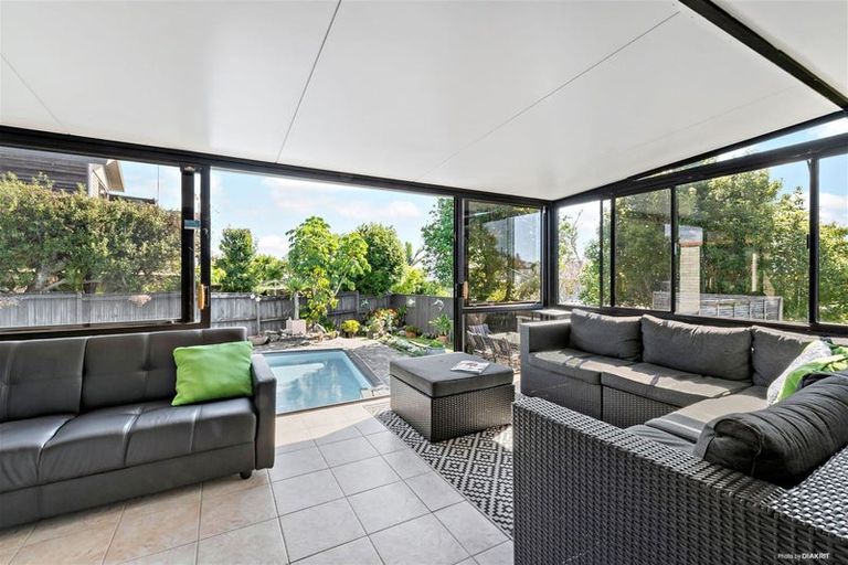 Photo of property in 23 Bluewater Place, Wattle Downs, Auckland, 2103