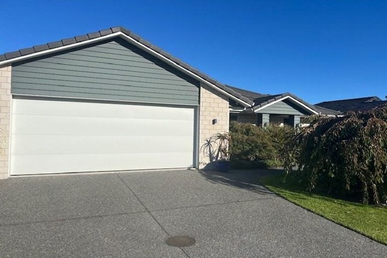 Photo of property in 17 Saltwood Lane, Bethlehem, Tauranga, 3110