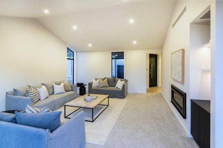 Photo of property in 8 Flowers Lane, Cracroft, Christchurch, 8022