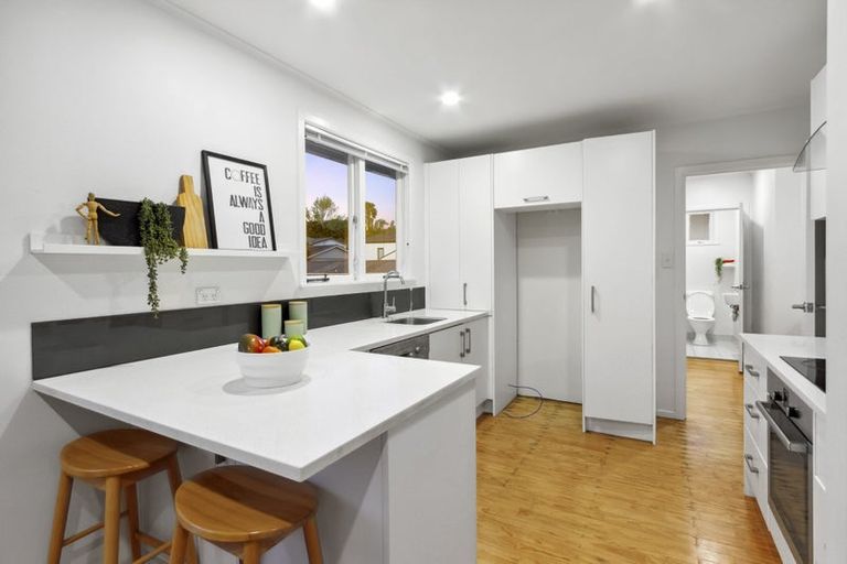 Photo of property in 1/5 September Place, Forrest Hill, Auckland, 0620