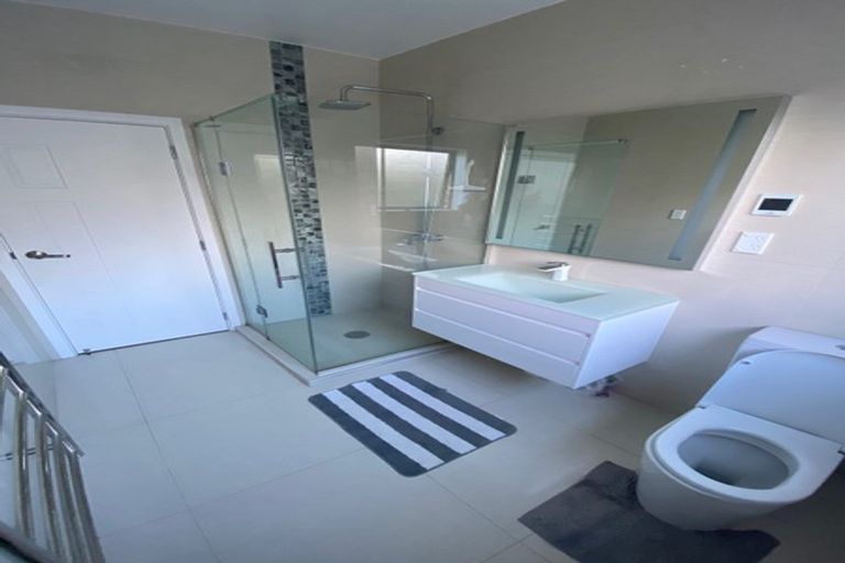 Photo of property in 70 Headland Drive, Long Bay, Auckland, 0630