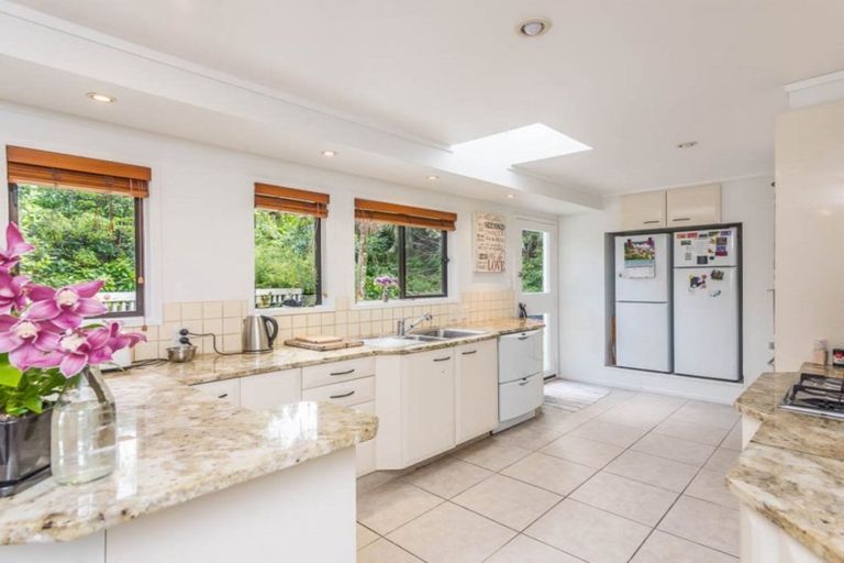 Photo of property in 90 Wood Bay Road, Titirangi, Auckland, 0604
