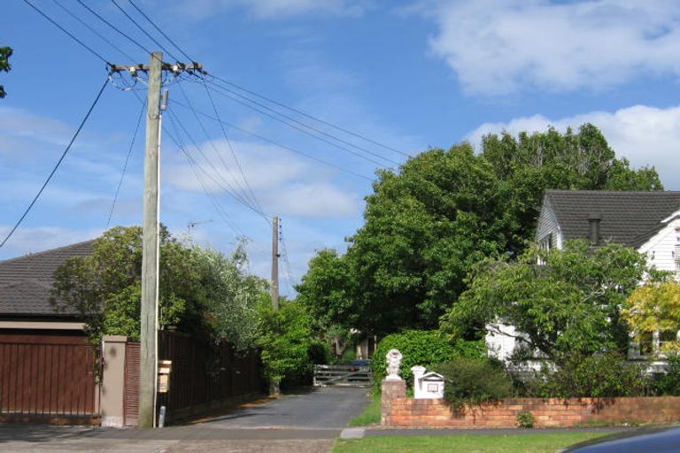 Photo of property in 11a Saltburn Road, Milford, Auckland, 0620