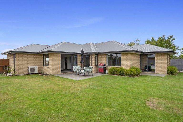 Photo of property in 67 Acacia Avenue, Rangiora, 7400