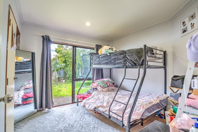 Photo of property in 21 Aldershot Place, Nawton, Hamilton, 3200