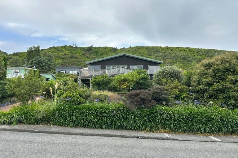 Photo of property in 49 Kakariki Grove, Waikanae, 5036