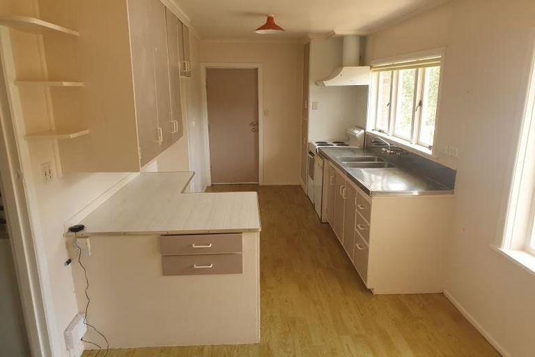 Photo of property in 18 Heath Avenue, Northcote, Auckland, 0627