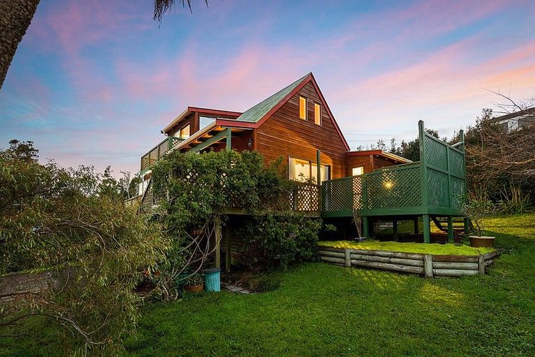 Photo of property in 2/10b Eastglen Road, Glen Eden, Auckland, 0602