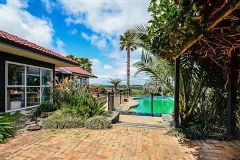 Photo of property in 144 Nixon Road, Taupaki, Henderson, 0782