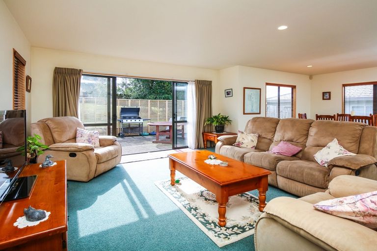 Photo of property in 20 Killygordon Place, Massey, Auckland, 0614