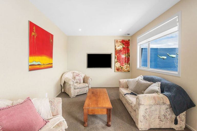 Photo of property in 5 Beach Road, Plimmerton, Porirua, 5026