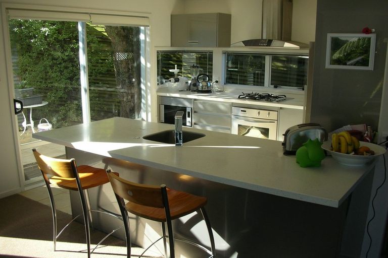 Photo of property in 6 Glentui Grove, Khandallah, Wellington, 6035