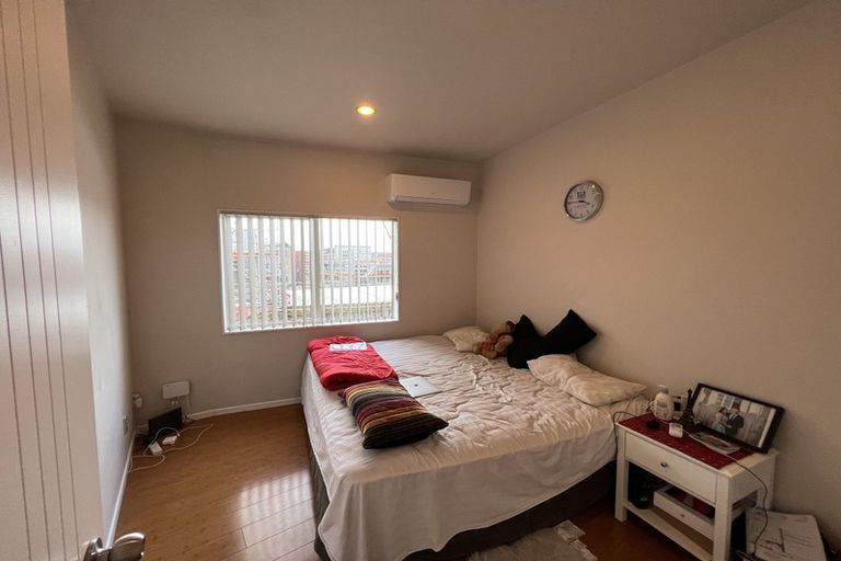 Photo of property in 11 Potter Avenue, Northcote, Auckland, 0627