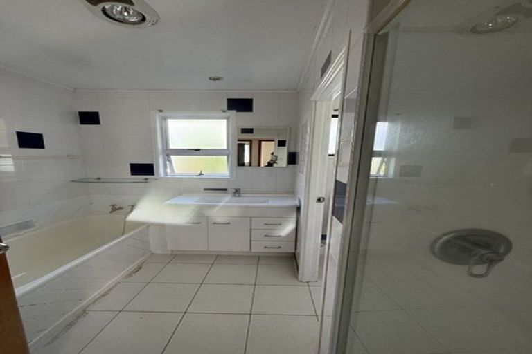 Photo of property in 7b Nielsen Place, Massey, Auckland, 0614