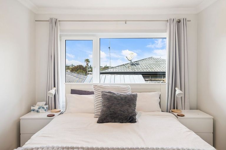 Photo of property in 1/1 Broadview Place, Howick, Auckland, 2014