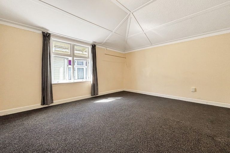 Photo of property in 17 Hankey Street, Mount Cook, Wellington, 6011