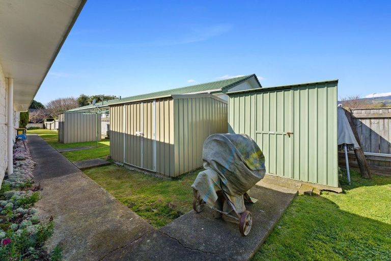 Photo of property in 10 Tararua Crescent, Otaki, 5512