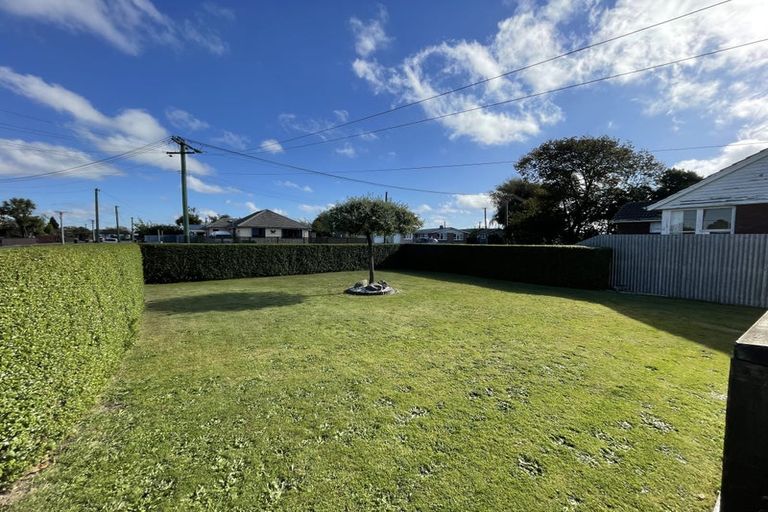 Photo of property in 22 Lambeth Crescent, Northcote, Christchurch, 8052