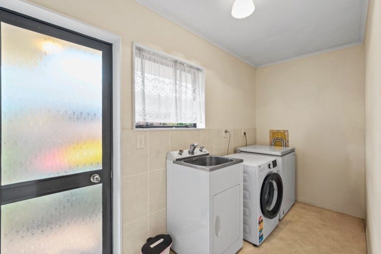 Photo of property in 2/1 Nelson Street, Papakura, 2110