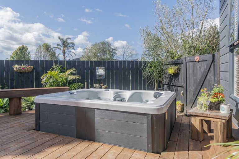 Photo of property in 10 Impala Place, Whitianga, 3510