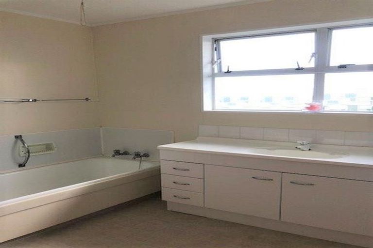 Photo of property in 21 Seatoun Heights Road, Miramar, Wellington, 6022