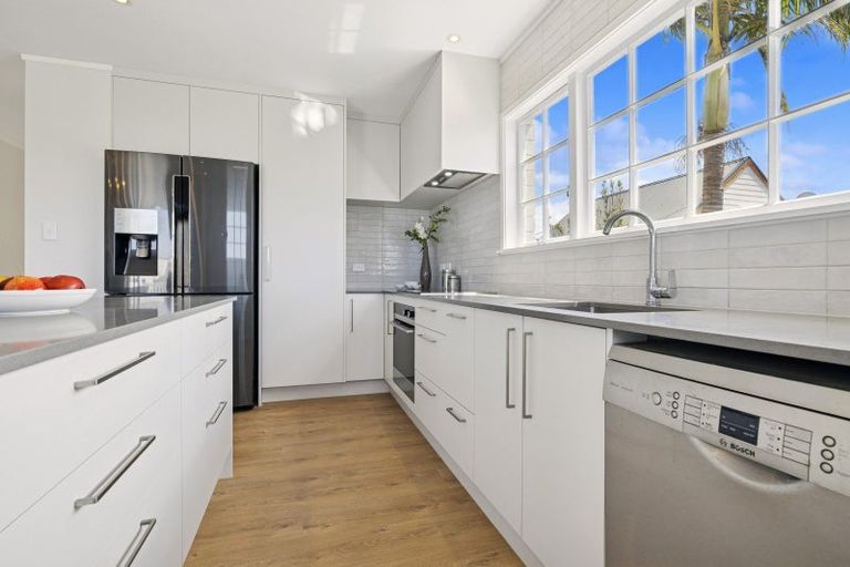 Photo of property in 24 Salem Place, Torbay, Auckland, 0630