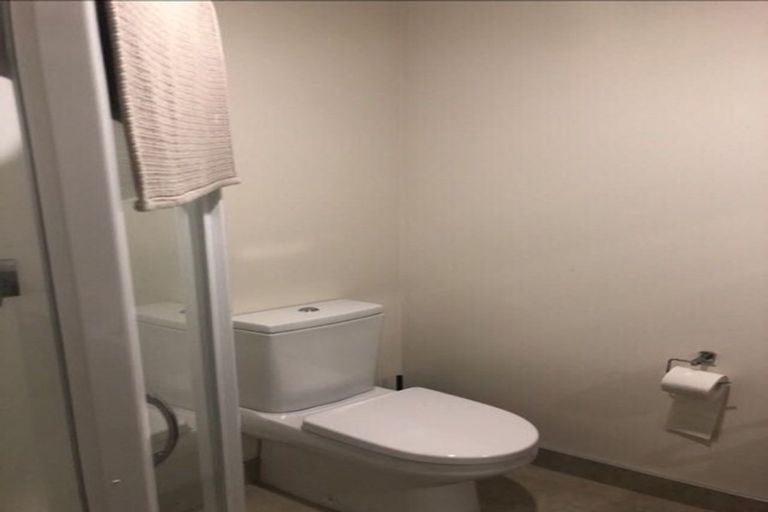 Photo of property in 30a Wicklow Road, Narrow Neck, Auckland, 0622