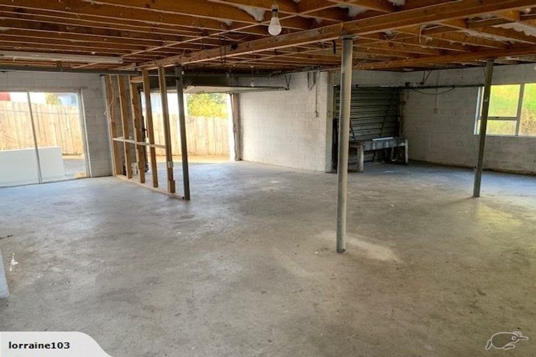 Photo of property in 54 Fruitvale Road, New Lynn, Auckland, 0600