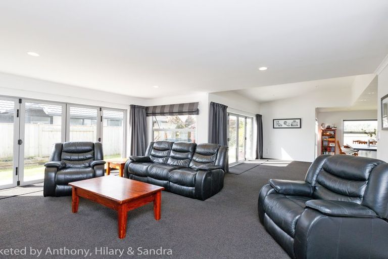 Photo of property in 17 Lorenzo Place, Kelvin Grove, Palmerston North, 4414