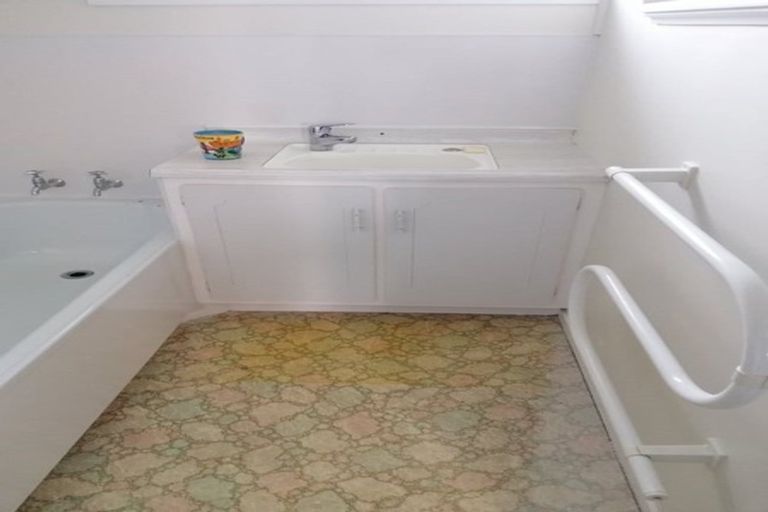 Photo of property in 2/3 Butterworth Drive, Glendene, Auckland, 0602