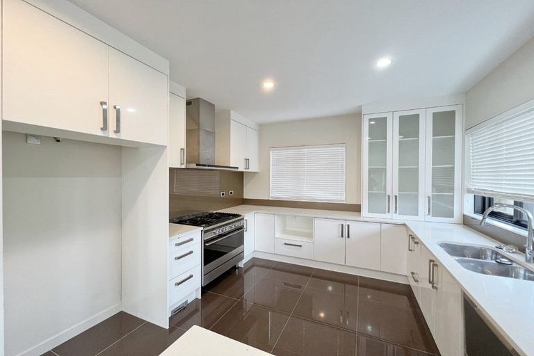 Photo of property in 115e Sturges Road, Henderson, Auckland, 0612