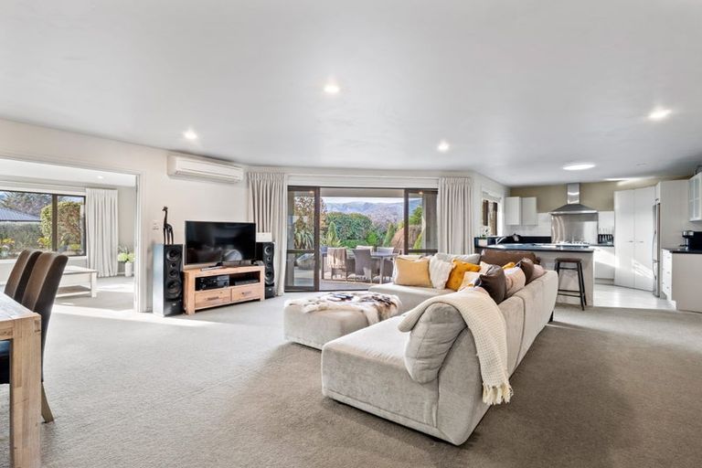 Photo of property in 1 Manorburn Place, Lake Hayes, Queenstown, 9304