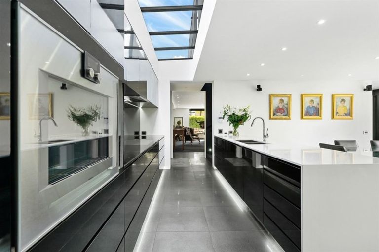 Photo of property in 116 Aikmans Road, Merivale, Christchurch, 8014