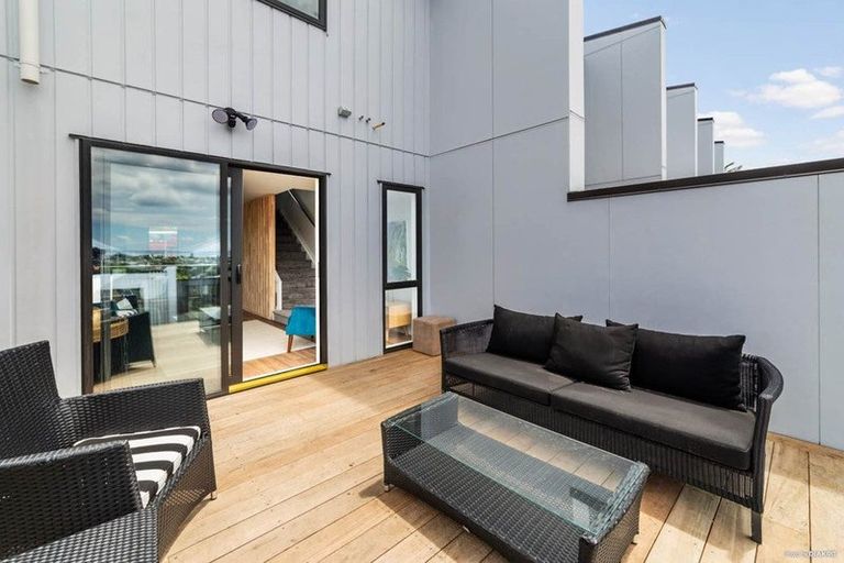 Photo of property in 1/735 East Coast Road, Browns Bay, Auckland, 0630