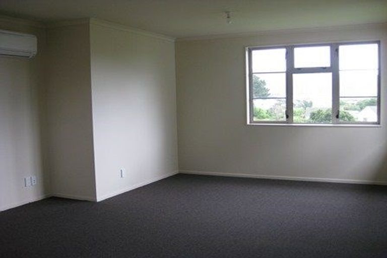 Photo of property in 34 Hereford Street, Cannons Creek, Porirua, 5024