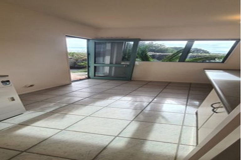 Photo of property in 4 Savoy Road, Orewa, 0931