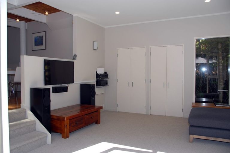 Photo of property in 14 Fitzpatrick Place, Chatswood, Auckland, 0626