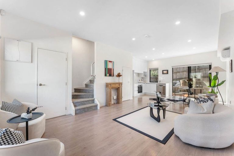 Photo of property in 4d Flaunty Place, West Harbour, Auckland, 0618