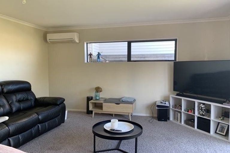 Photo of property in 14 Cresswell Place, Johnsonville, Wellington, 6037