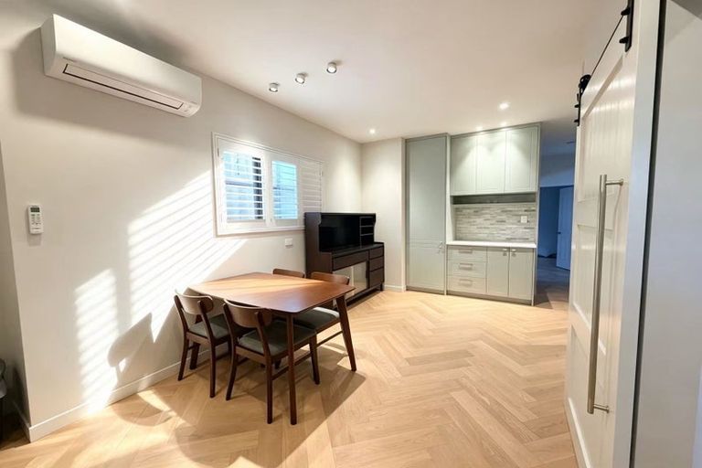 Photo of property in 95a Oreil Avenue, West Harbour, Auckland, 0618