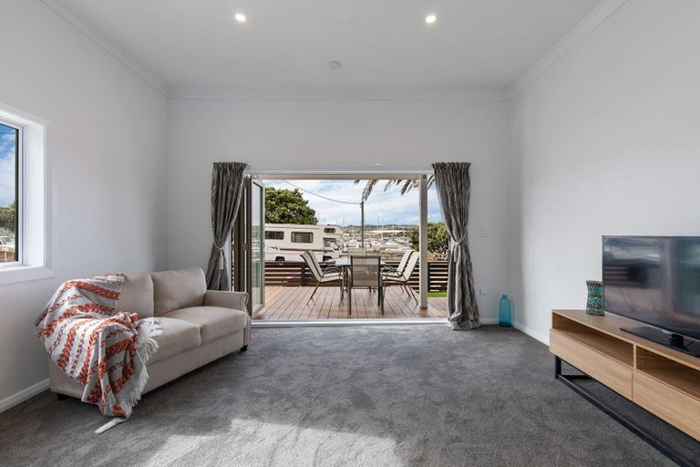 Photo of property in 498 Evans Bay Parade, Hataitai, Wellington, 6021
