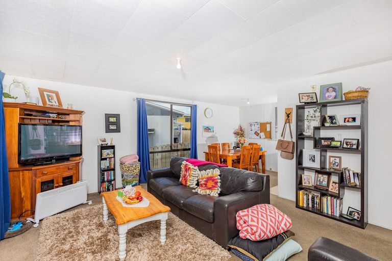 Photo of property in 2/63 Hindmarsh Street, Henderson, Auckland, 0612