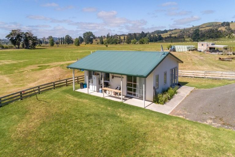 Photo of property in 589 East Coast Road, Browns Bay, Auckland, 0632