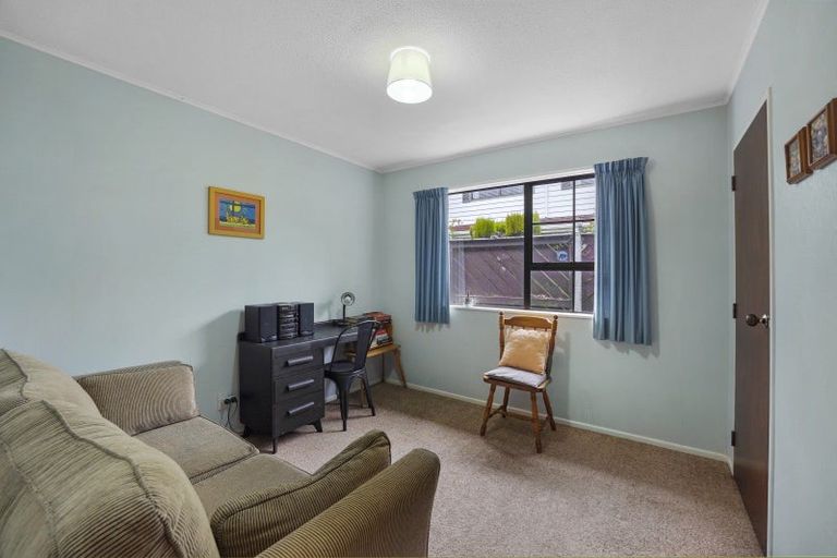 Photo of property in 35 Waddington Drive, Naenae, Lower Hutt, 5011