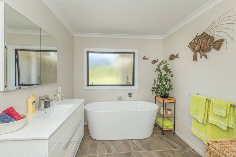 Photo of property in 19 Denton Road, Levin, 5571