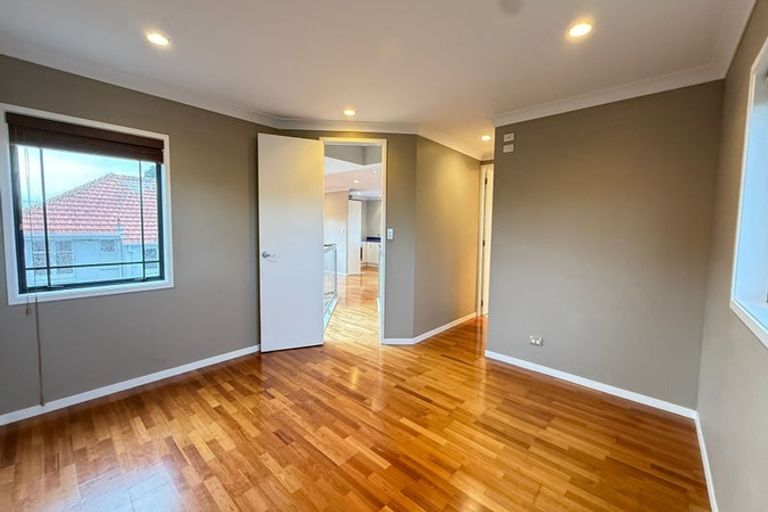 Photo of property in 3/158 Cliff View Drive, Green Bay, Auckland, 0604