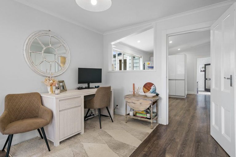 Photo of property in 92 Williams Street, Cambridge, 3434