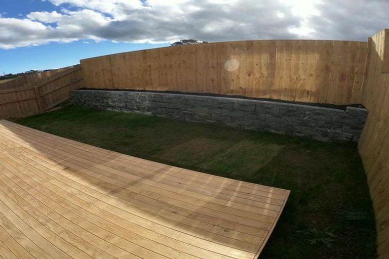 Photo of property in 17 Dinaric Lane, Westgate, 0814